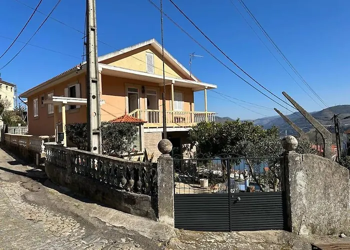 Casa De Sergude Feriehus *